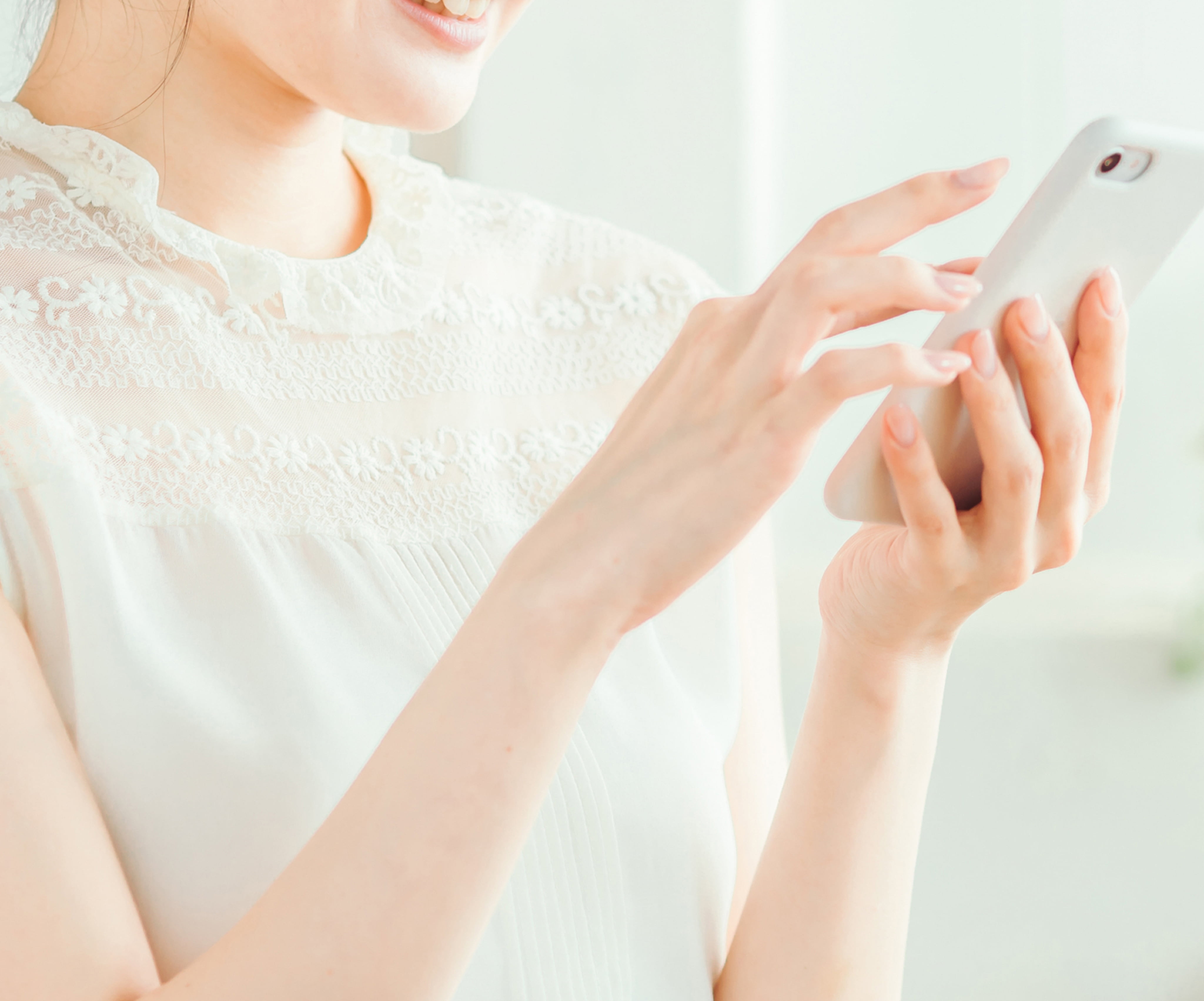 スマホを使う画像